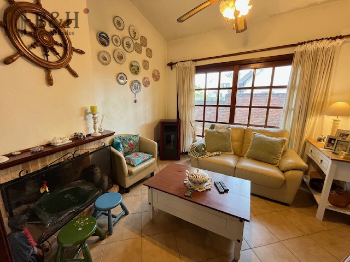 Casa ID.6660 - Casa en venta de 3 dormitorios, Pinares, Punta del Este 
