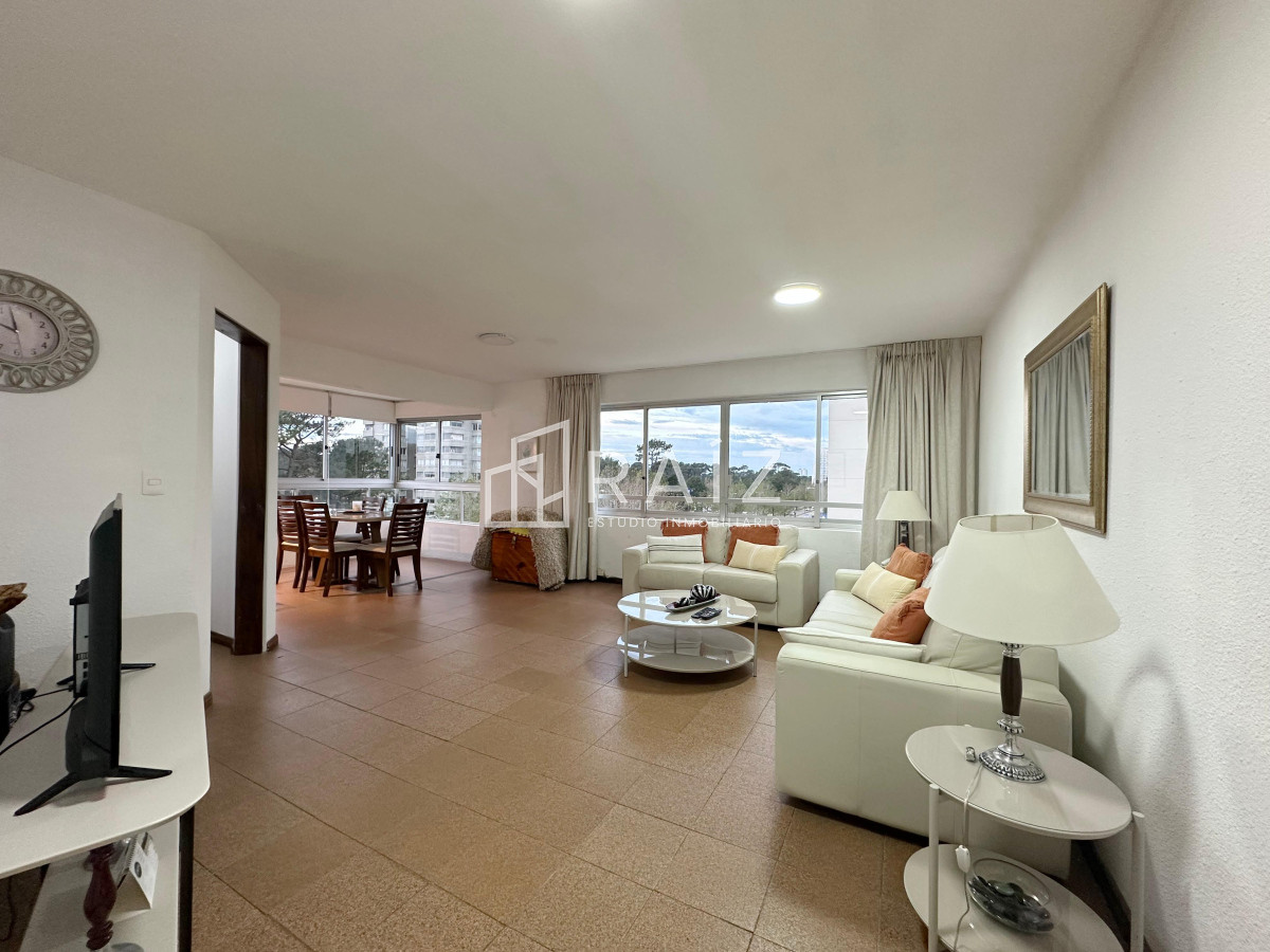 Apartamento ID.8952 - Departamento en venta de 2 dormitorios en Roosevelt, Punta del Este