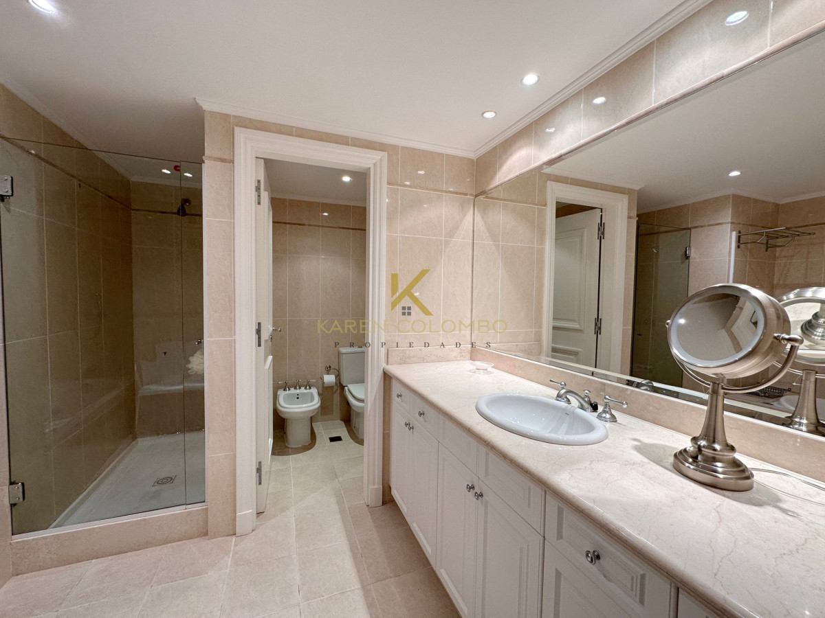 Apartamento ID.21095002 - Hermoso apartamento en venta en Millenium Tower, Punta del Este.