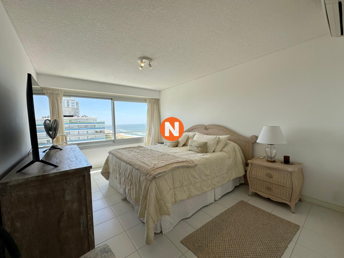 Apartamento Ref.224921 - Apartamento en venta de 3 dormitorios en edificio Tiburon ll, Playa Brava, Punta del Este.