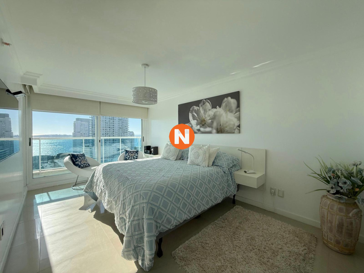 Apartamento Ref.225010 - Apartamento en venta de 3 dormitorios mas dependencia de servicio en Casino Tower, Punta del Este