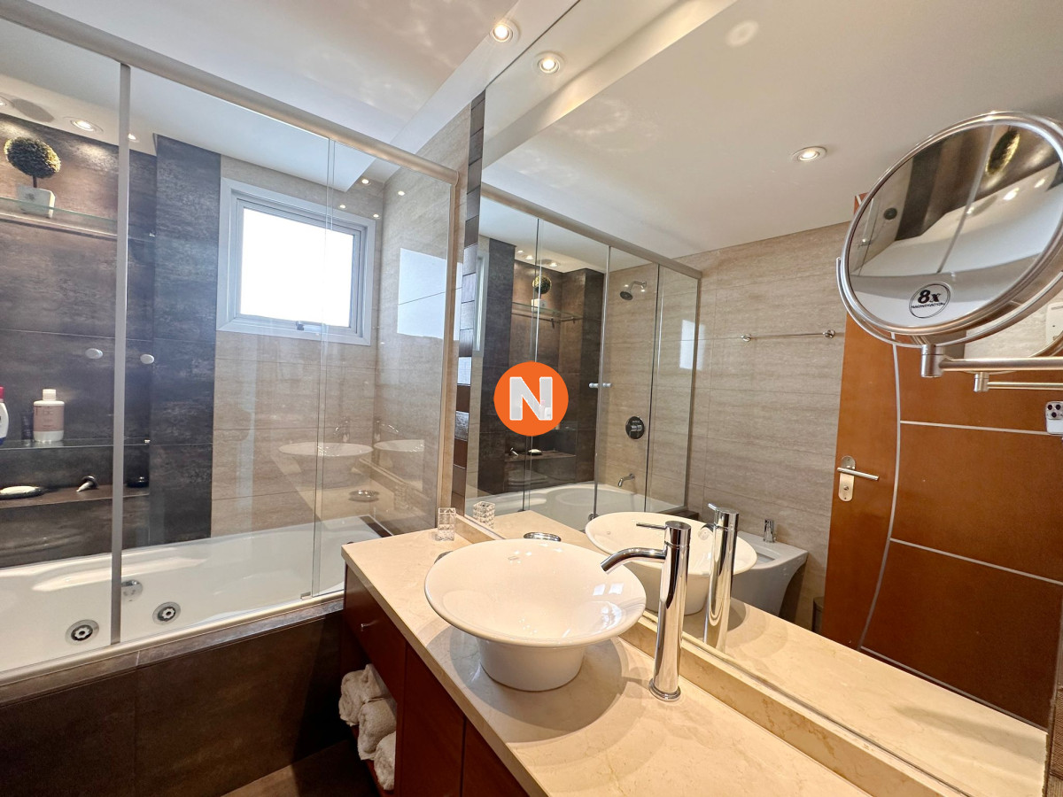 Apartamento Ref.225008 - Apartamento en venta de 3 dormitorios en Miami boulevard I, Punta del Este.