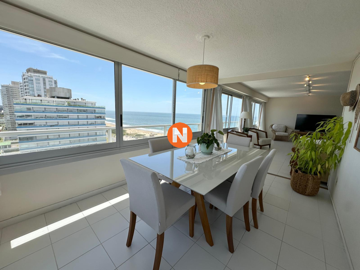 Apartamento Ref.224921 - Apartamento en venta de 3 dormitorios en edificio Tiburon ll, Playa Brava, Punta del Este.