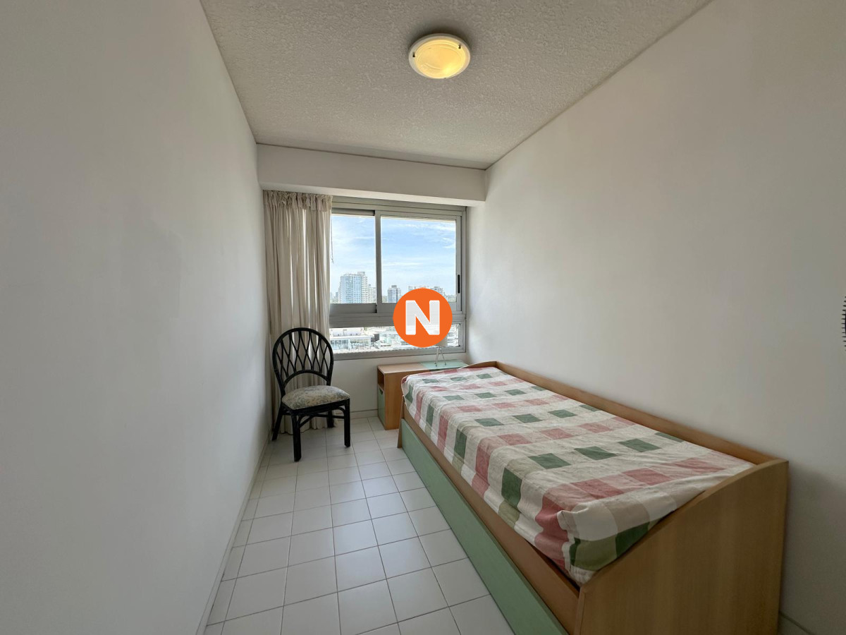 Apartamento Ref.224921 - Apartamento en venta de 3 dormitorios en edificio Tiburon ll, Playa Brava, Punta del Este.