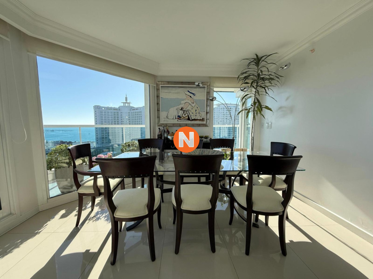 Apartamento Ref.225010 - Apartamento en venta de 3 dormitorios mas dependencia de servicio en Casino Tower, Punta del Este