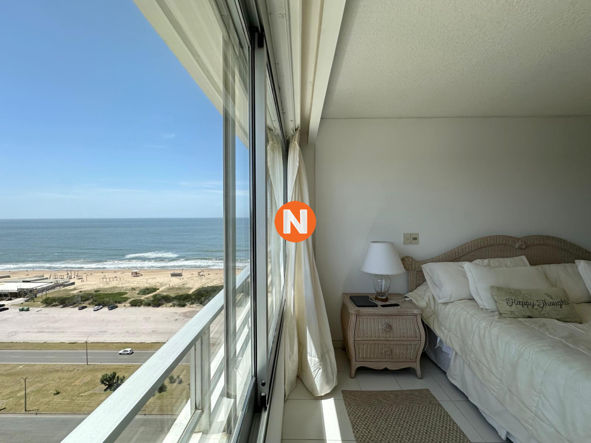 Apartamento Ref.224921 - Apartamento en venta de 3 dormitorios en edificio Tiburon ll, Playa Brava, Punta del Este.