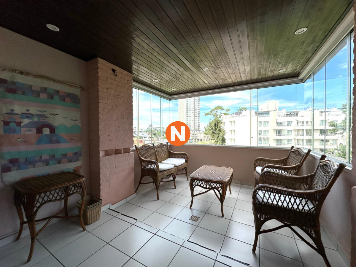 Apartamento Ref.225015 - Departamento en Venta de 2 dormitorios en Mansa, Punta del Este