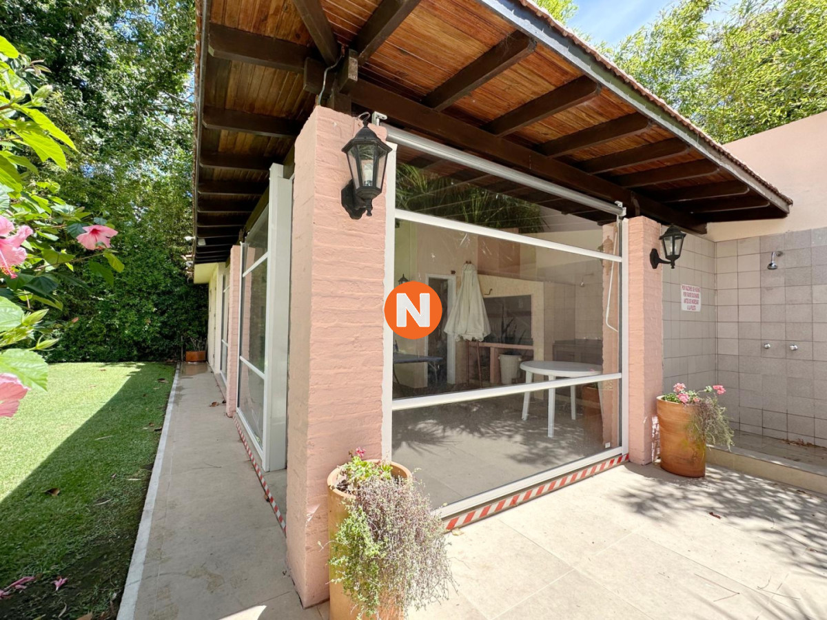 Apartamento Ref.225015 - Departamento en Venta de 2 dormitorios en Mansa, Punta del Este