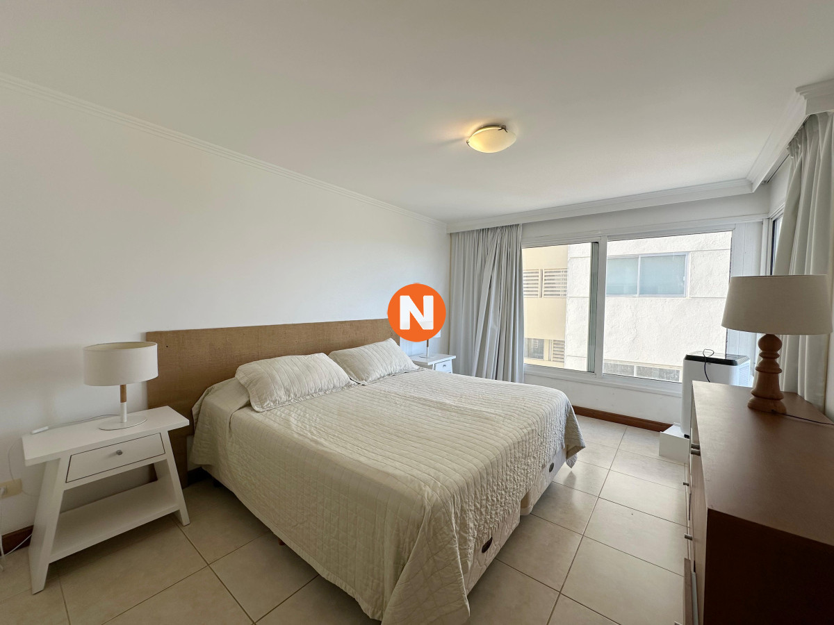 Apartamento Ref.224920 - Departamento en venta de 4 Suites en Playa Brava, Punta del Este