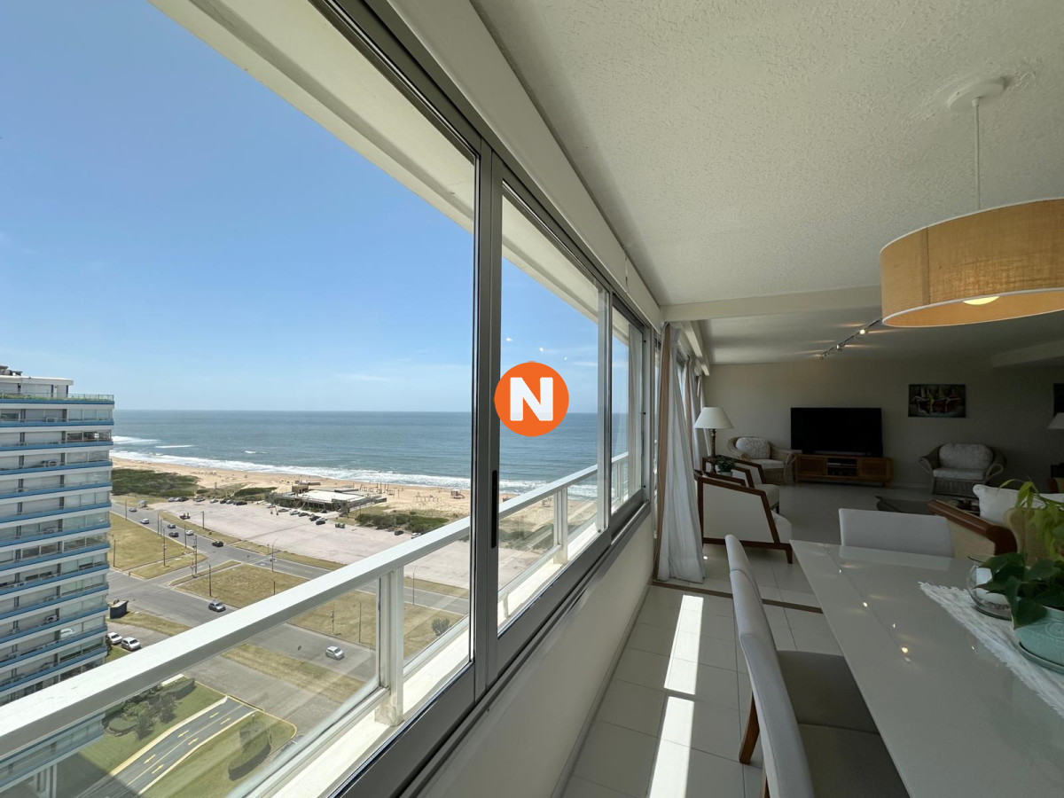 Apartamento Ref.224921 - Apartamento en venta de 3 dormitorios en edificio Tiburon ll, Playa Brava, Punta del Este.