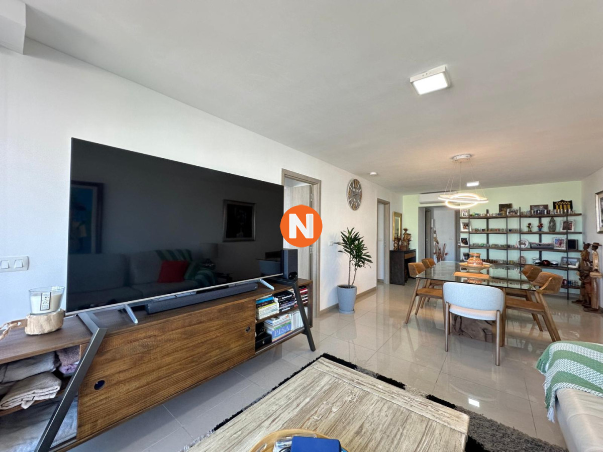 Apartamento Ref.224664 - Departamento en Venta de 2 Dormitorios en edificio Onix, Punta del Este