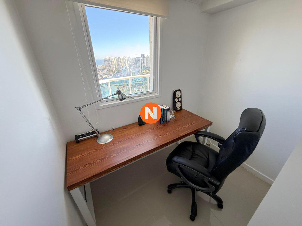 Apartamento Ref.225010 - Apartamento en venta de 3 dormitorios mas dependencia de servicio en Casino Tower, Punta del Este