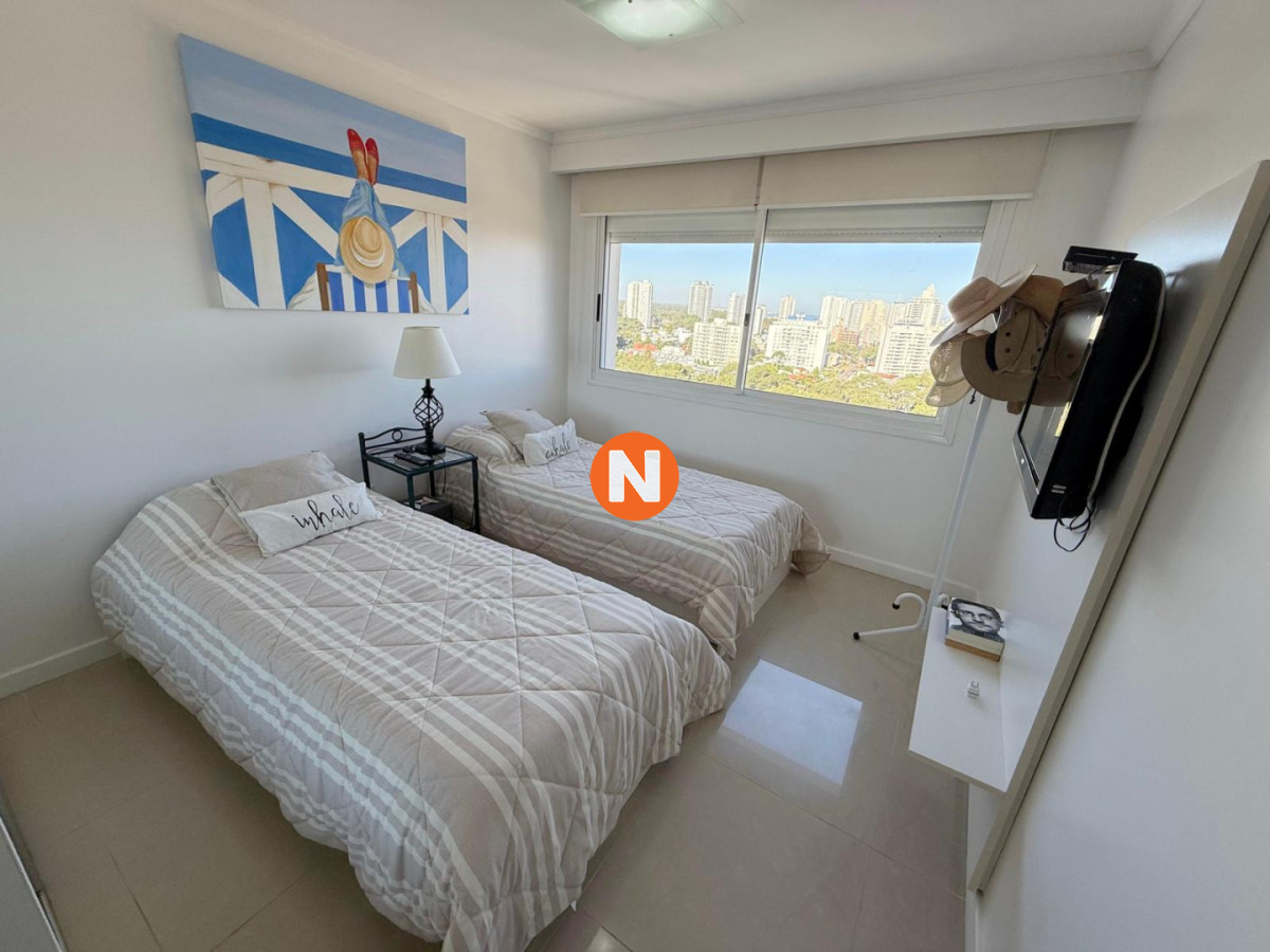 Apartamento Ref.225010 - Apartamento en venta de 3 dormitorios mas dependencia de servicio en Casino Tower, Punta del Este