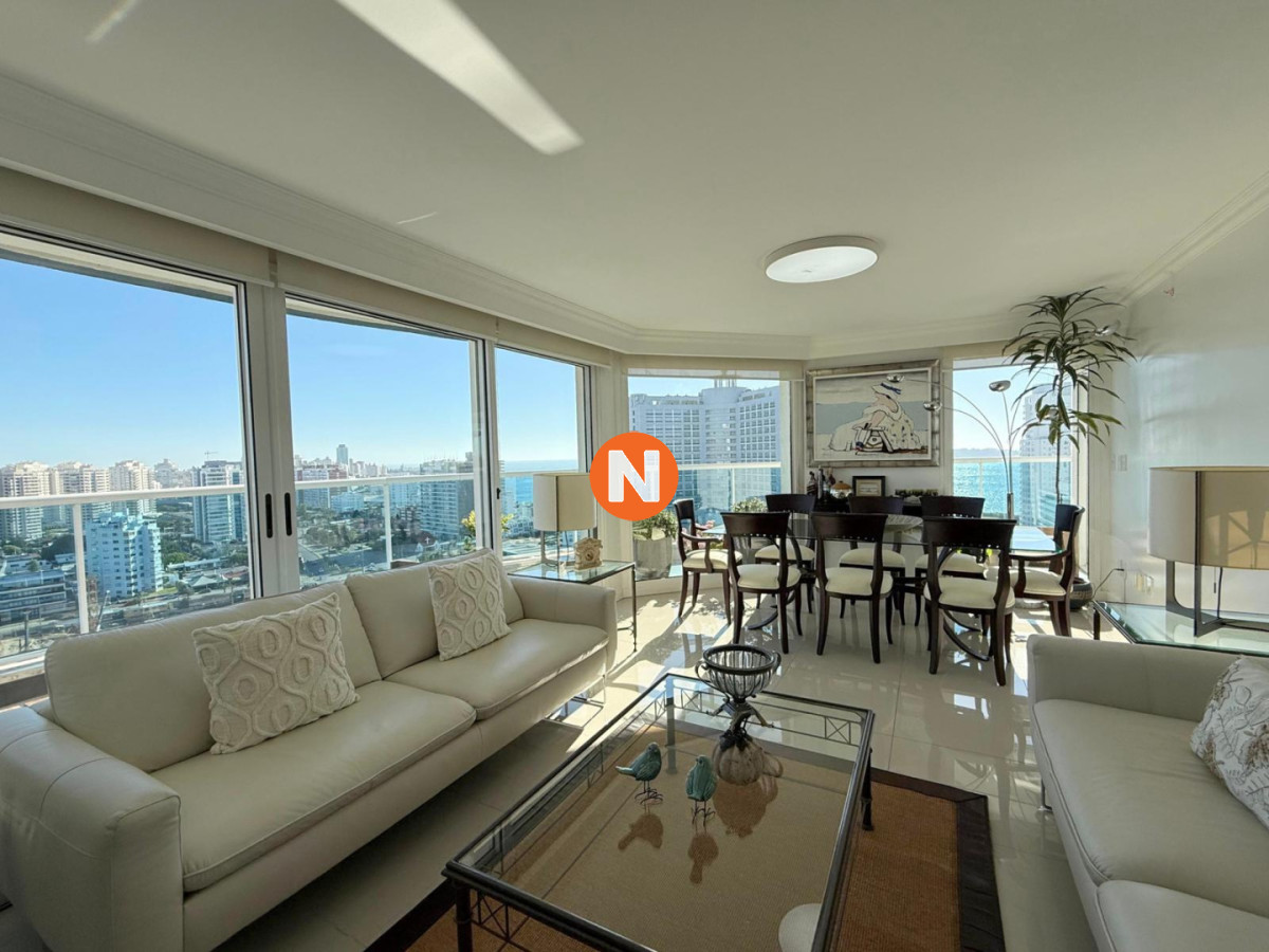 Apartamento Ref.225010 - Apartamento en venta de 3 dormitorios mas dependencia de servicio en Casino Tower, Punta del Este