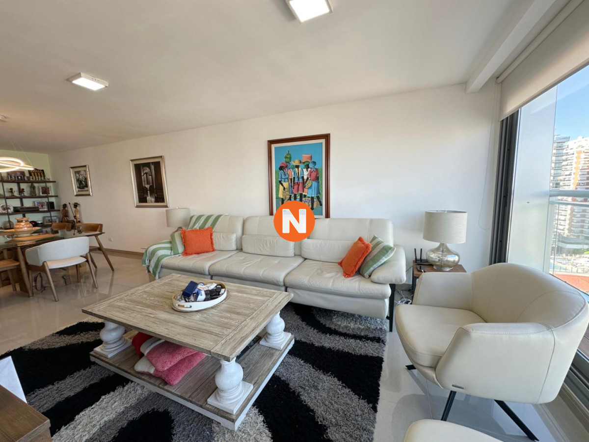 Apartamento Ref.224664 - Departamento en Venta de 2 Dormitorios en edificio Onix, Punta del Este