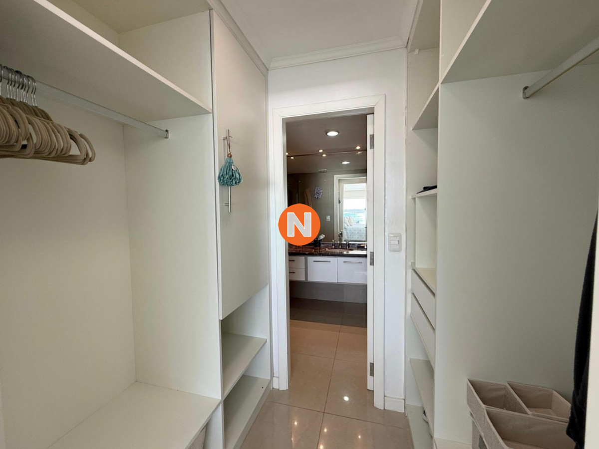 Apartamento Ref.225010 - Apartamento en venta de 3 dormitorios mas dependencia de servicio en Casino Tower, Punta del Este