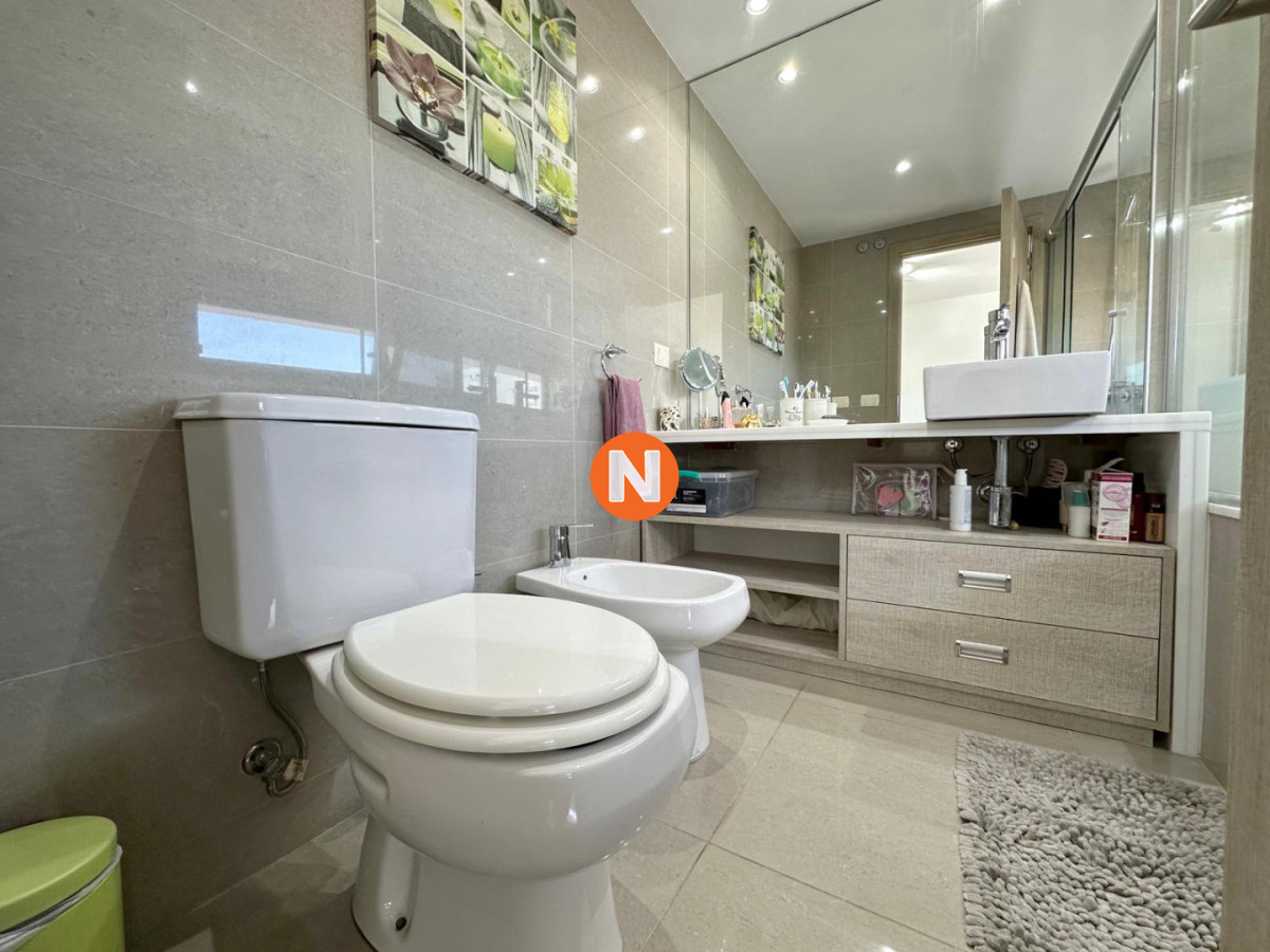 Apartamento Ref.224664 - Departamento en Venta de 2 Dormitorios en edificio Onix, Punta del Este