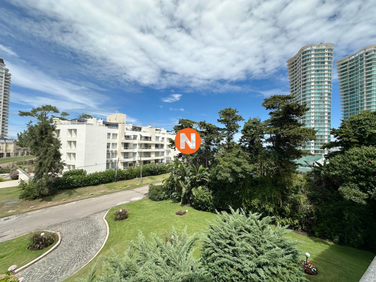 Apartamento Ref.225015 - Departamento en Venta de 2 dormitorios en Mansa, Punta del Este