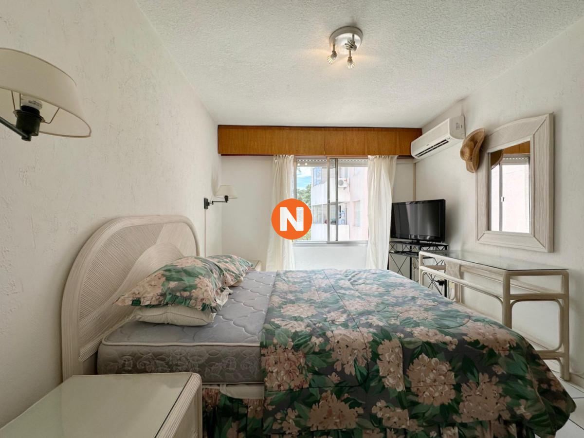 Apartamento Ref.225015 - Departamento en Venta de 2 dormitorios en Mansa, Punta del Este