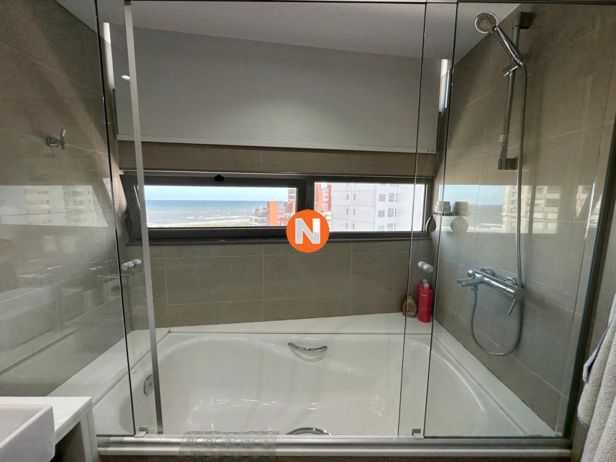 Apartamento Ref.224664 - Departamento en Venta de 2 Dormitorios en edificio Onix, Punta del Este