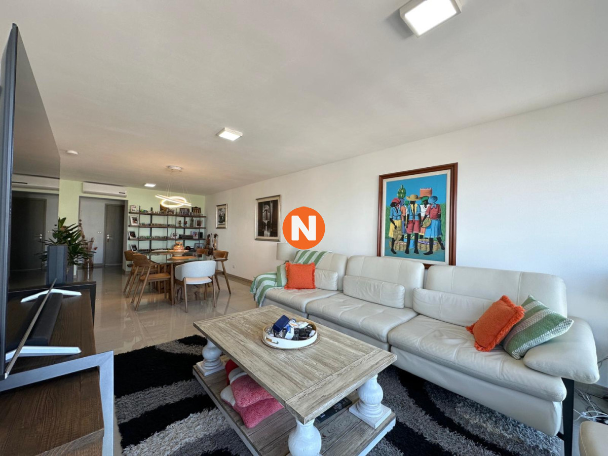 Apartamento Ref.224664 - Departamento en Venta de 2 Dormitorios en edificio Onix, Punta del Este