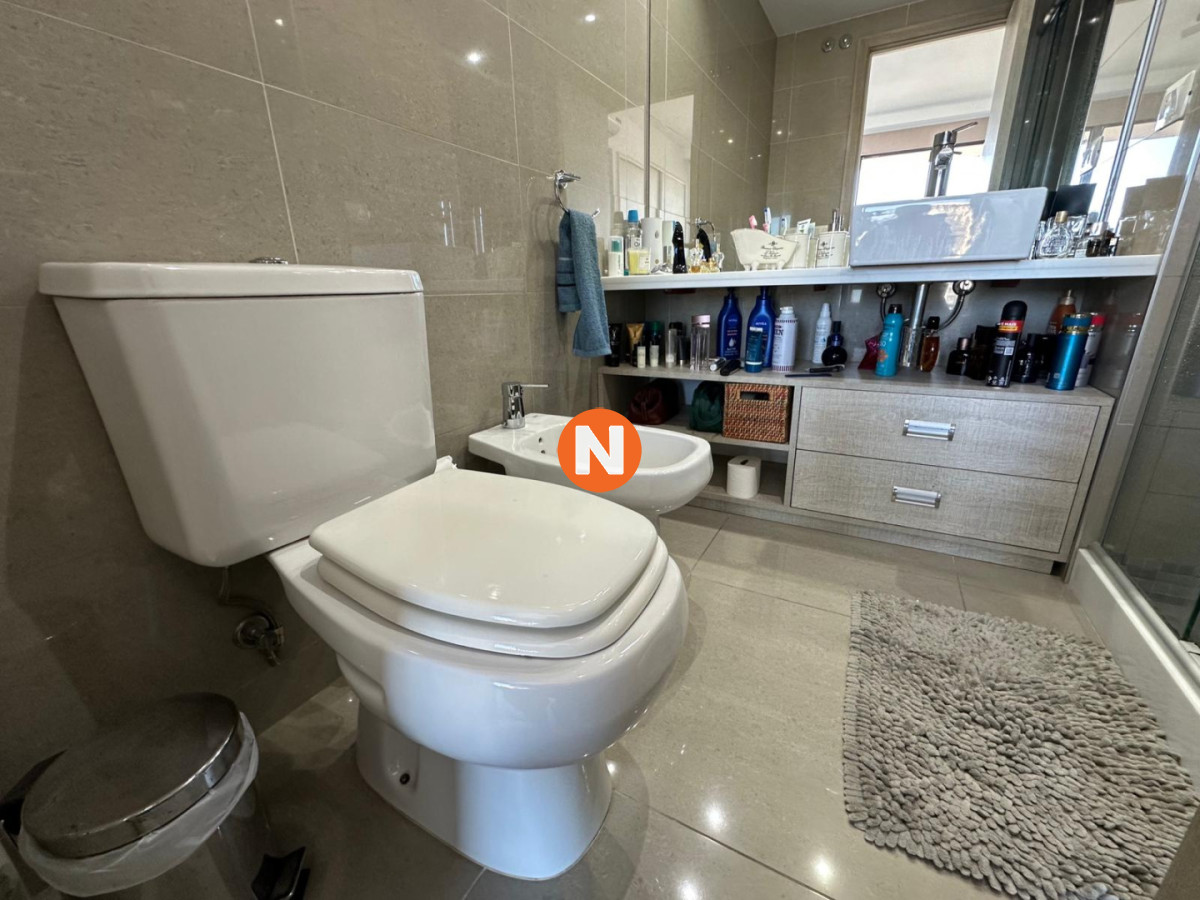 Apartamento Ref.224664 - Departamento en Venta de 2 Dormitorios en edificio Onix, Punta del Este