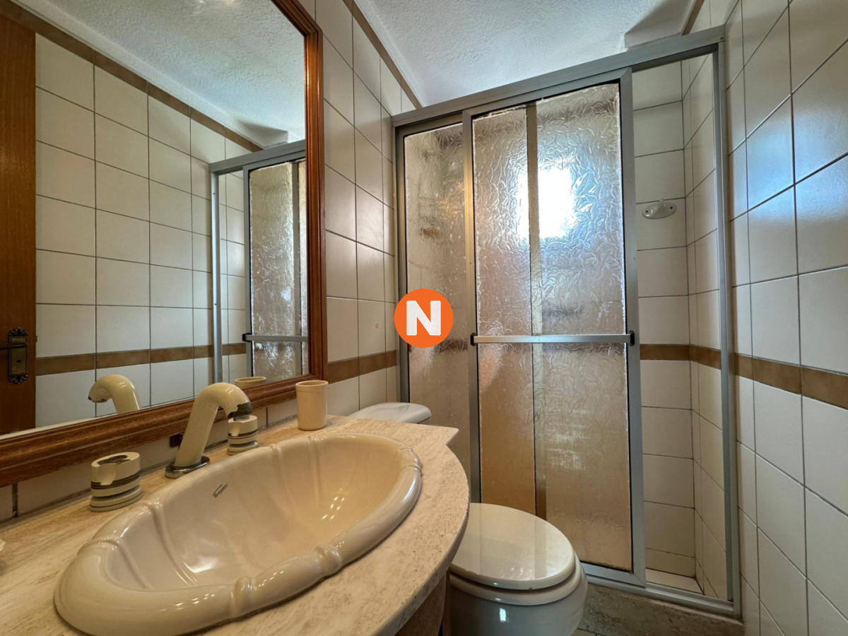 Apartamento Ref.225015 - Departamento en Venta de 2 dormitorios en Mansa, Punta del Este