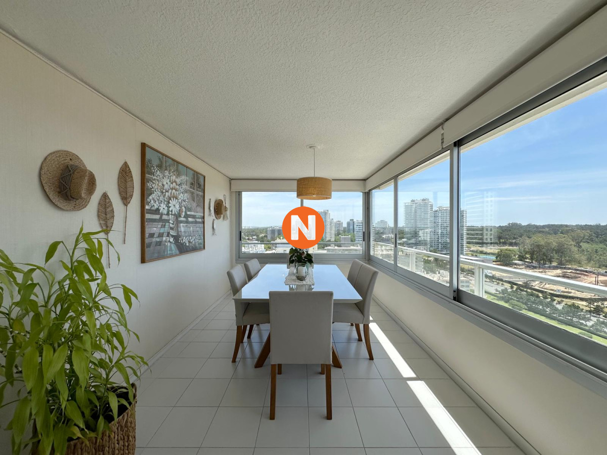 Apartamento Ref.224921 - Apartamento en venta de 3 dormitorios en edificio Tiburon ll, Playa Brava, Punta del Este.