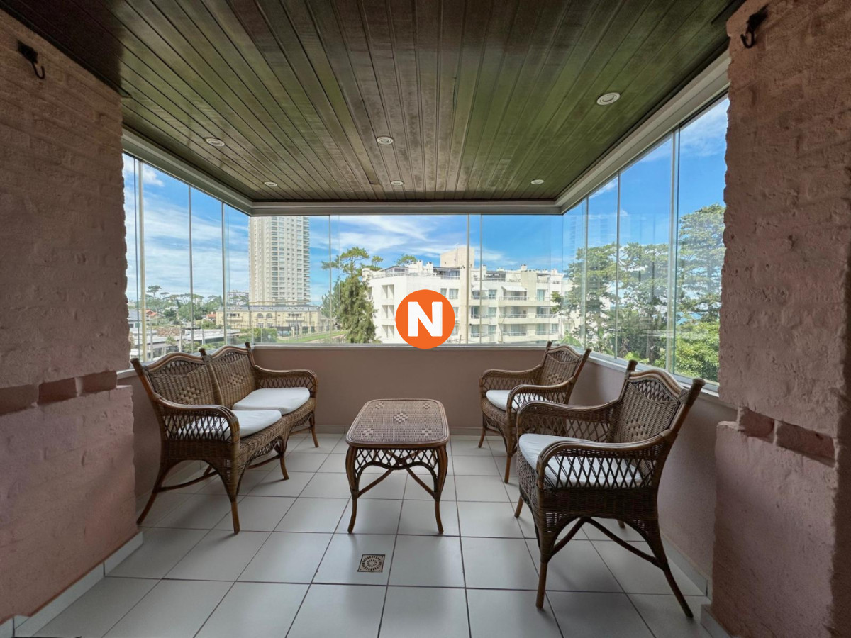 Apartamento Ref.225015 - Departamento en Venta de 2 dormitorios en Mansa, Punta del Este