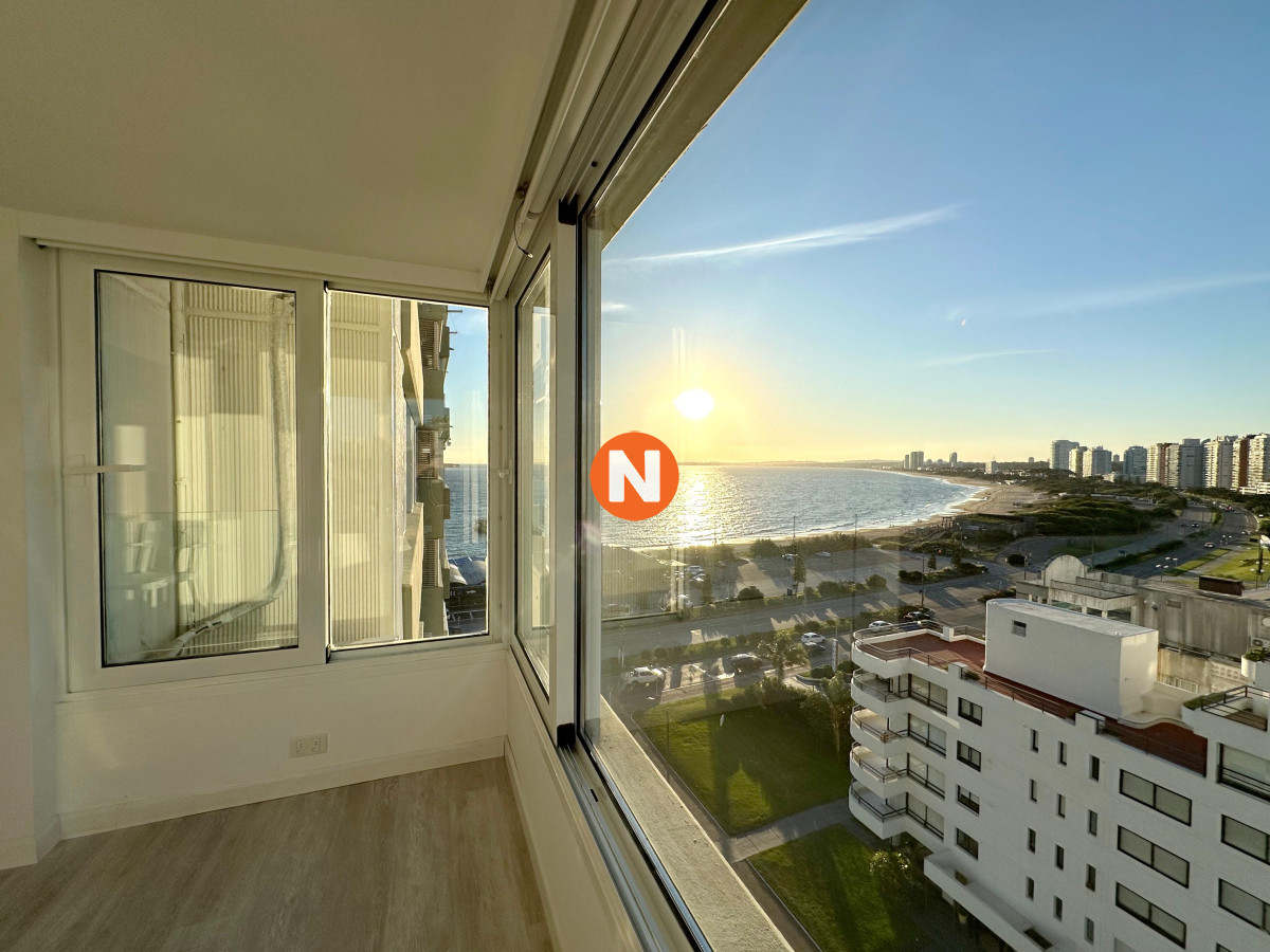 Apartamento Ref.220270 - Espectacular Apartamento Playa Mansa Punta del Este , primera linea 