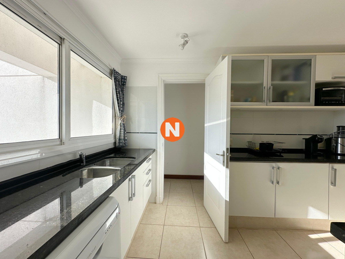 Apartamento Ref.224920 - Departamento en venta de 4 Suites en Playa Brava, Punta del Este