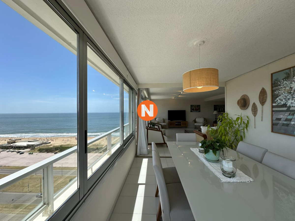 Apartamento Ref.224921 - Apartamento en venta de 3 dormitorios en edificio Tiburon ll, Playa Brava, Punta del Este.