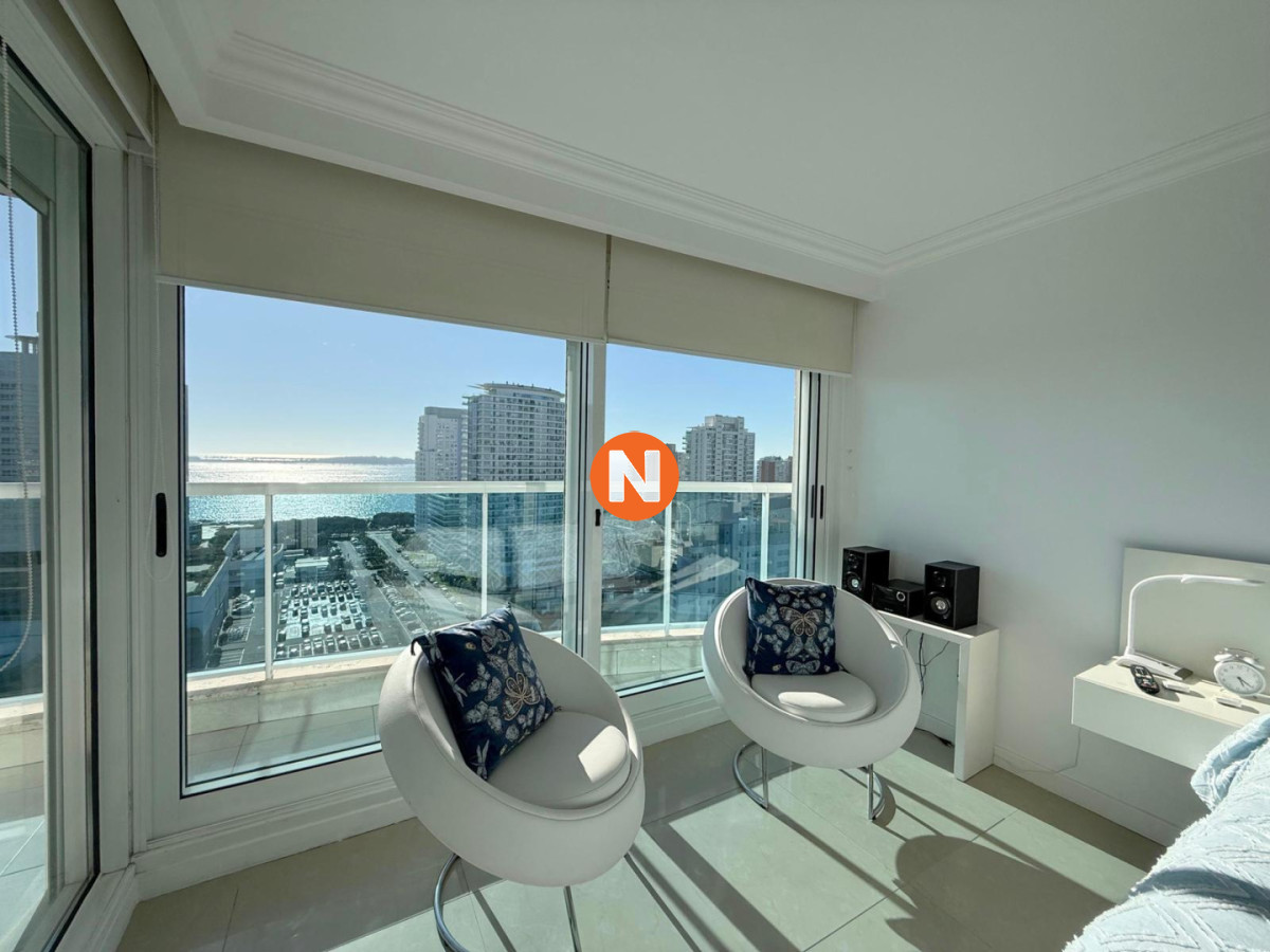 Apartamento Ref.225010 - Apartamento en venta de 3 dormitorios mas dependencia de servicio en Casino Tower, Punta del Este