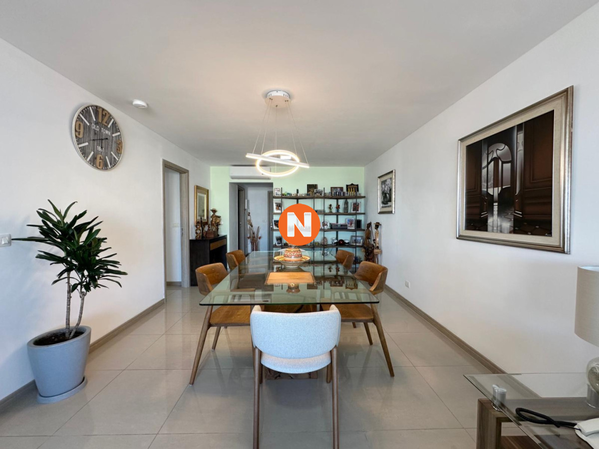 Apartamento Ref.224664 - Departamento en Venta de 2 Dormitorios en edificio Onix, Punta del Este