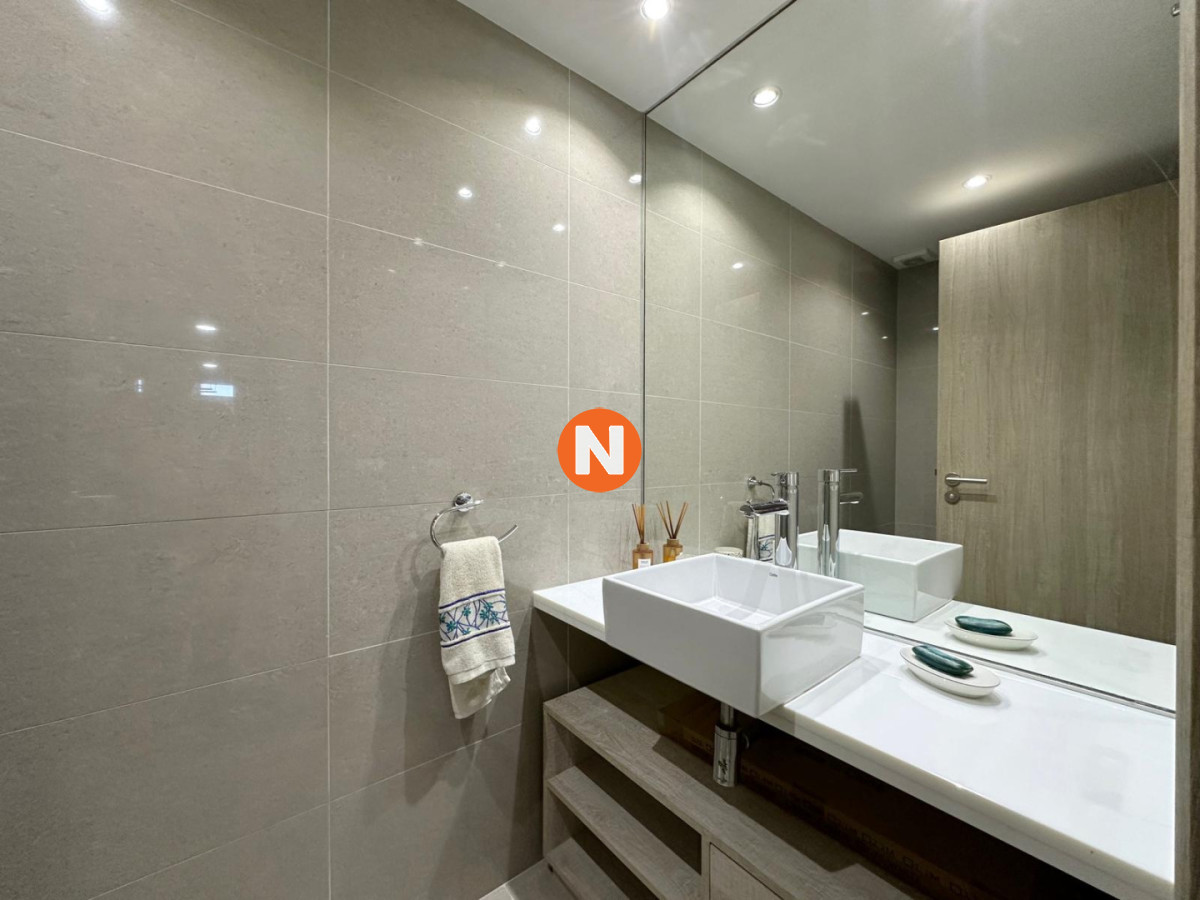 Apartamento Ref.224664 - Departamento en Venta de 2 Dormitorios en edificio Onix, Punta del Este