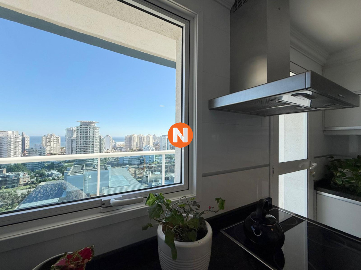 Apartamento Ref.225010 - Apartamento en venta de 3 dormitorios mas dependencia de servicio en Casino Tower, Punta del Este