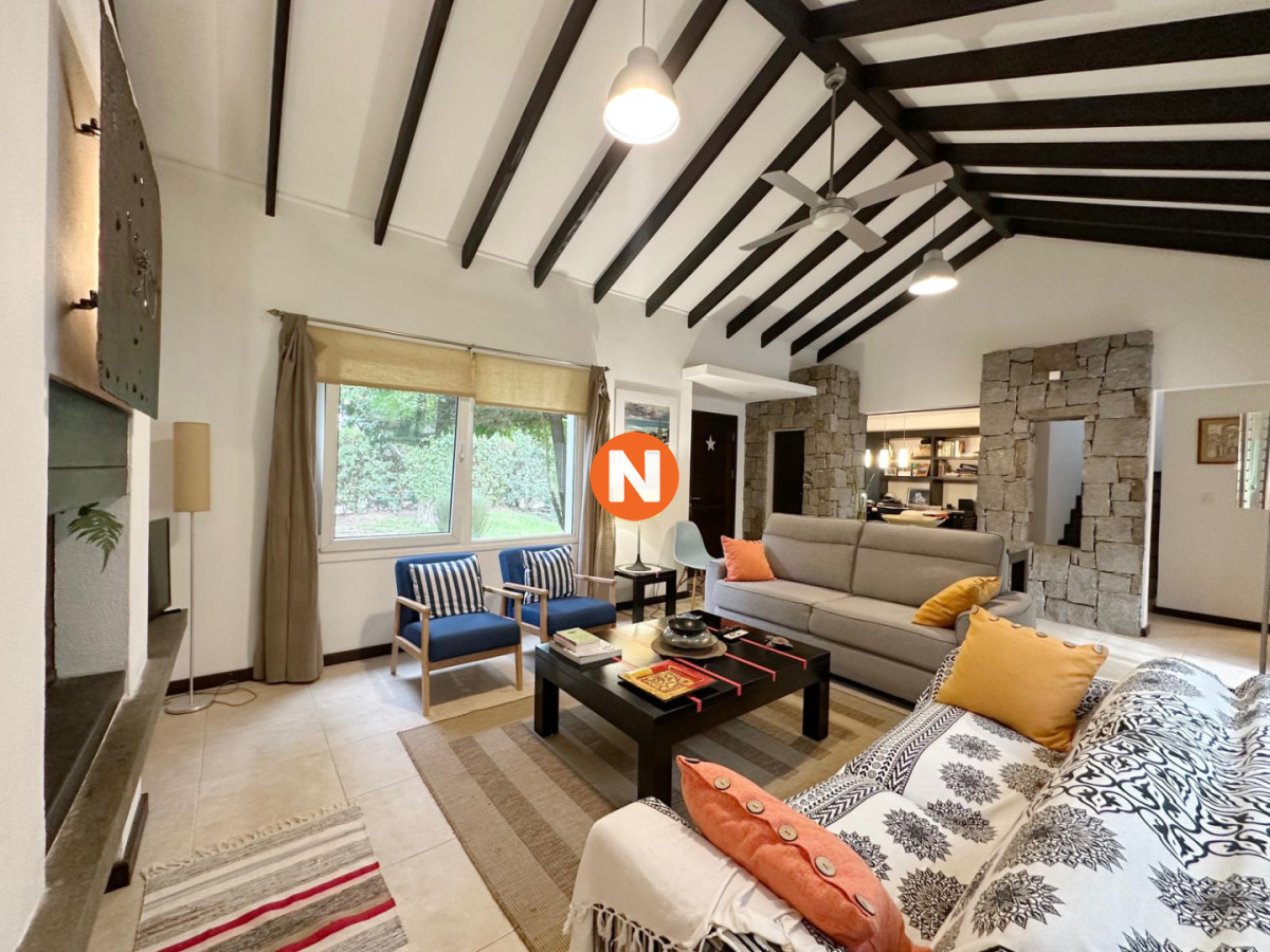Casa Ref.225358 - Casa en Venta de 3 Dormitorios en Punta del Este, Zona Colegios