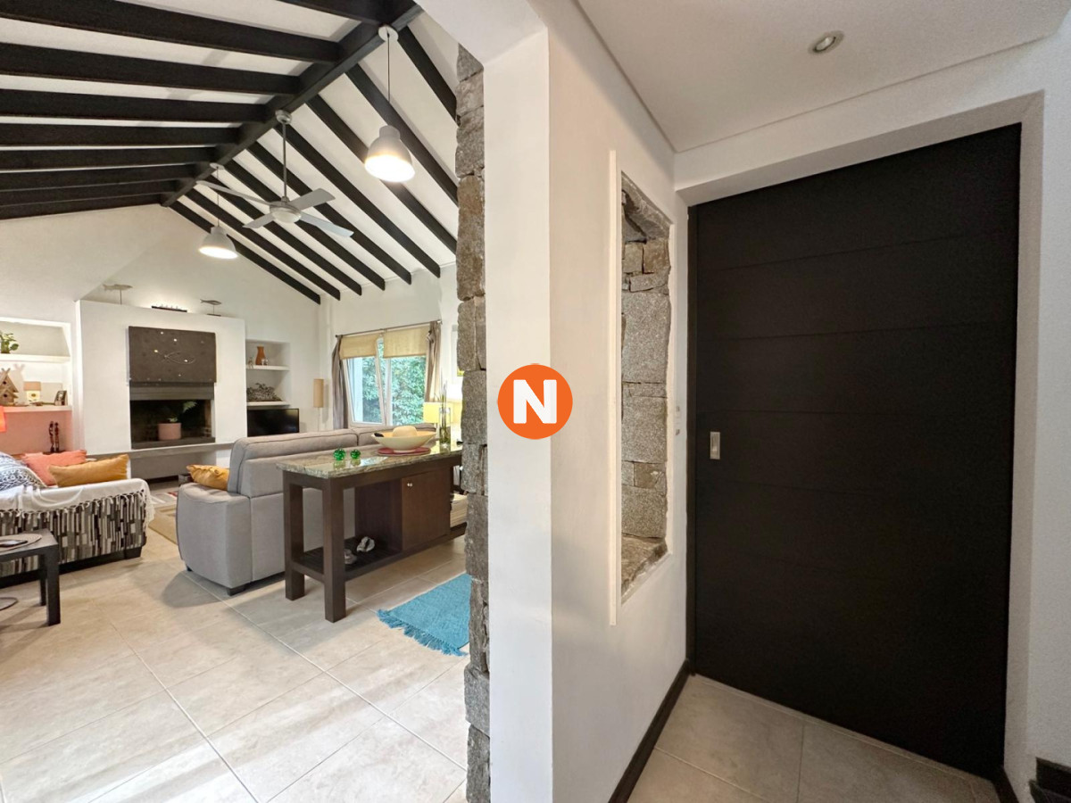 Casa Ref.225358 - Casa en Venta de 3 Dormitorios en Punta del Este, Zona Colegios