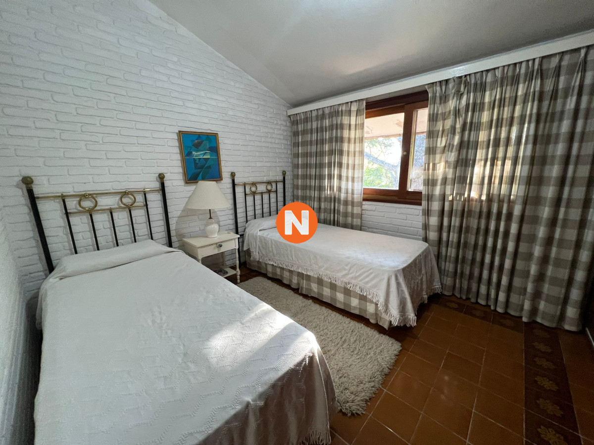 Casa Ref.225696 - Casa de 4 dormitorios en venta en Lugano, Punta del Este.