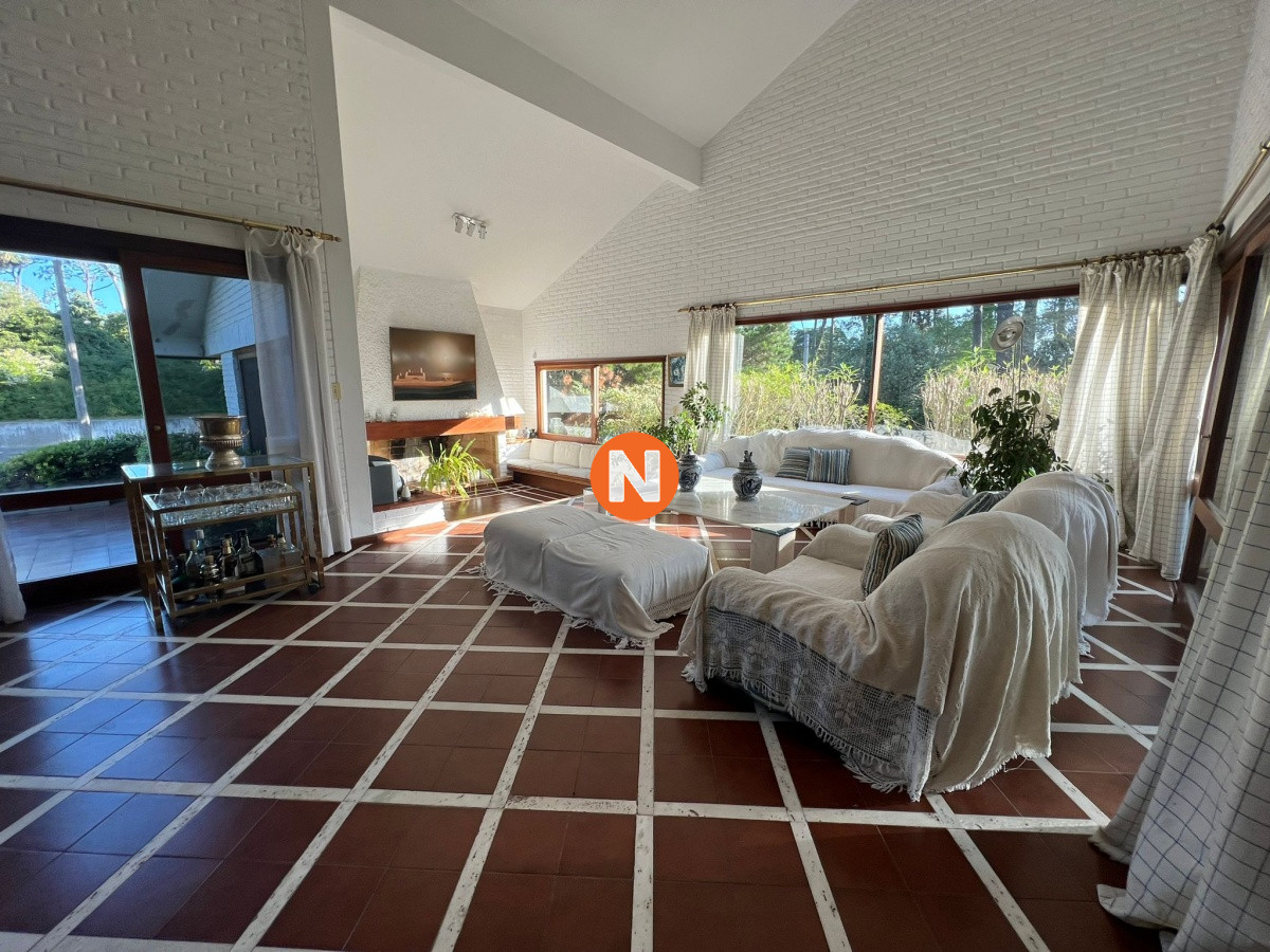 Casa Ref.225696 - Casa de 4 dormitorios en venta en Lugano, Punta del Este.