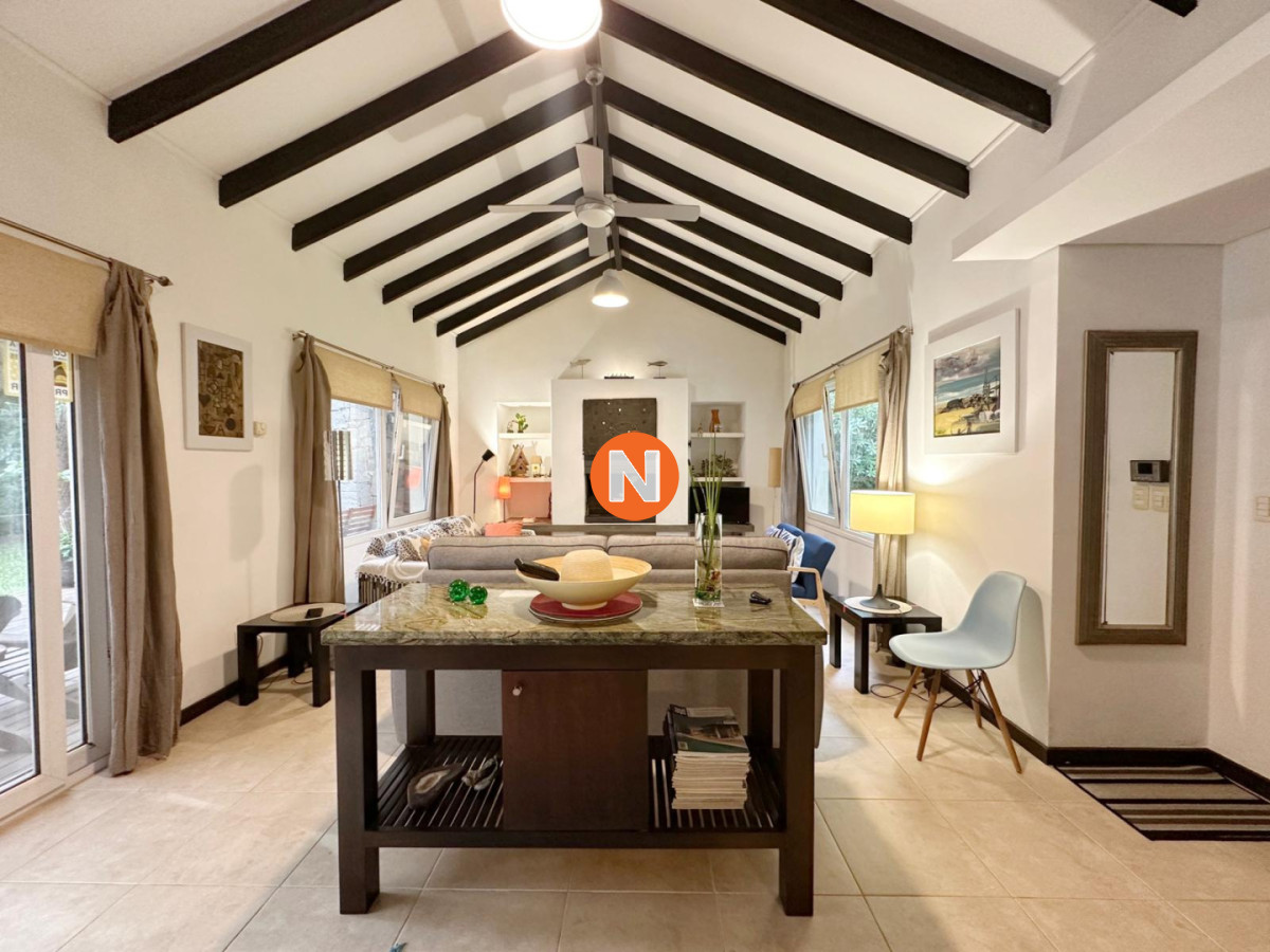 Casa Ref.225358 - Casa en Venta de 3 Dormitorios en Punta del Este, Zona Colegios