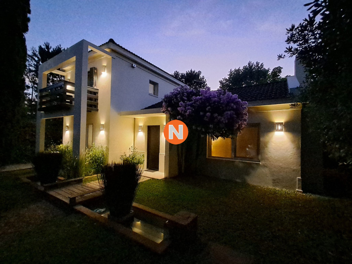 Casa Ref.225358 - Casa en Venta de 3 Dormitorios en Punta del Este, Zona Colegios