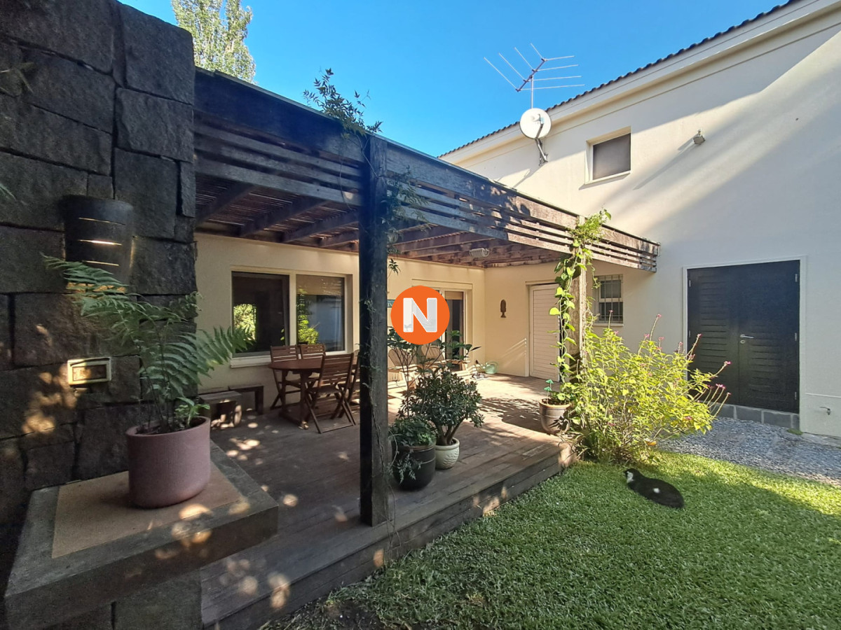 Casa Ref.225358 - Casa en Venta de 3 Dormitorios en Punta del Este, Zona Colegios