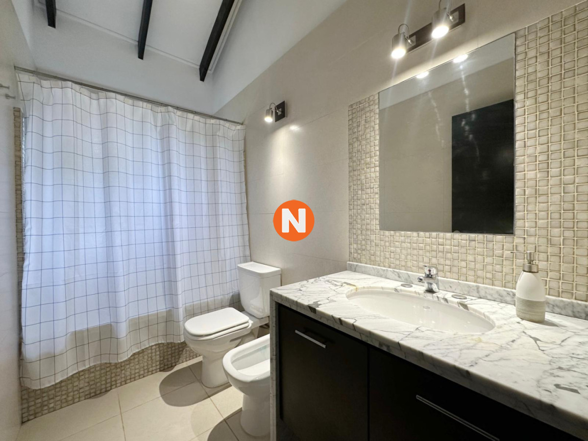 Casa Ref.225358 - Casa en Venta de 3 Dormitorios en Punta del Este, Zona Colegios