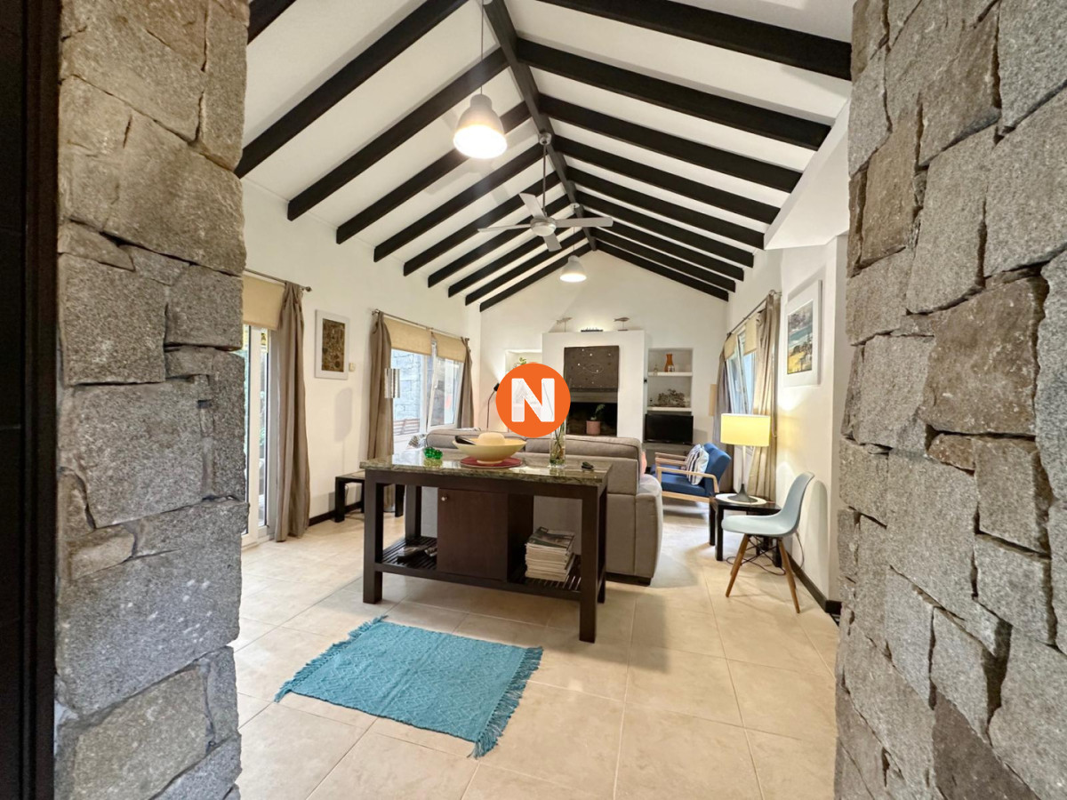 Casa Ref.225358 - Casa en Venta de 3 Dormitorios en Punta del Este, Zona Colegios