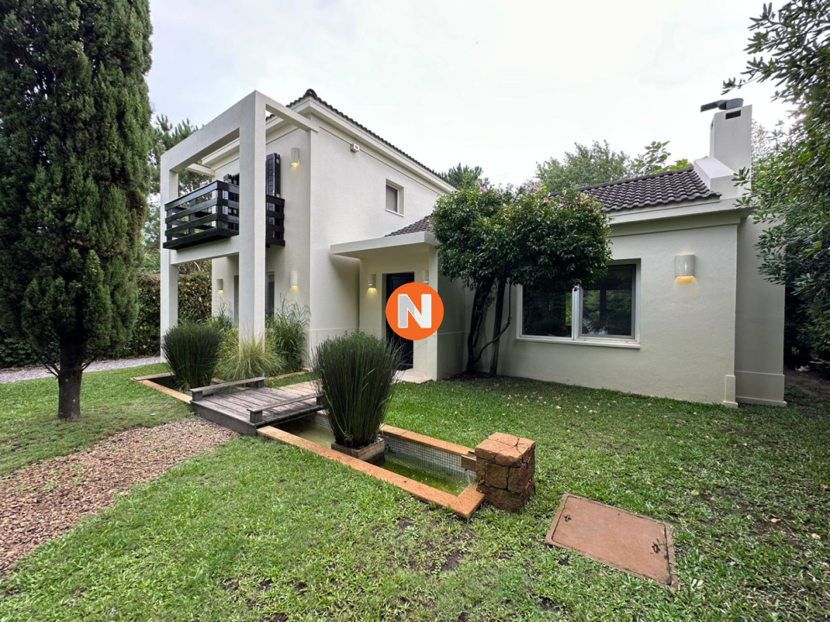 Casa Ref.225358 - Casa en Venta de 3 Dormitorios en Punta del Este, Zona Colegios