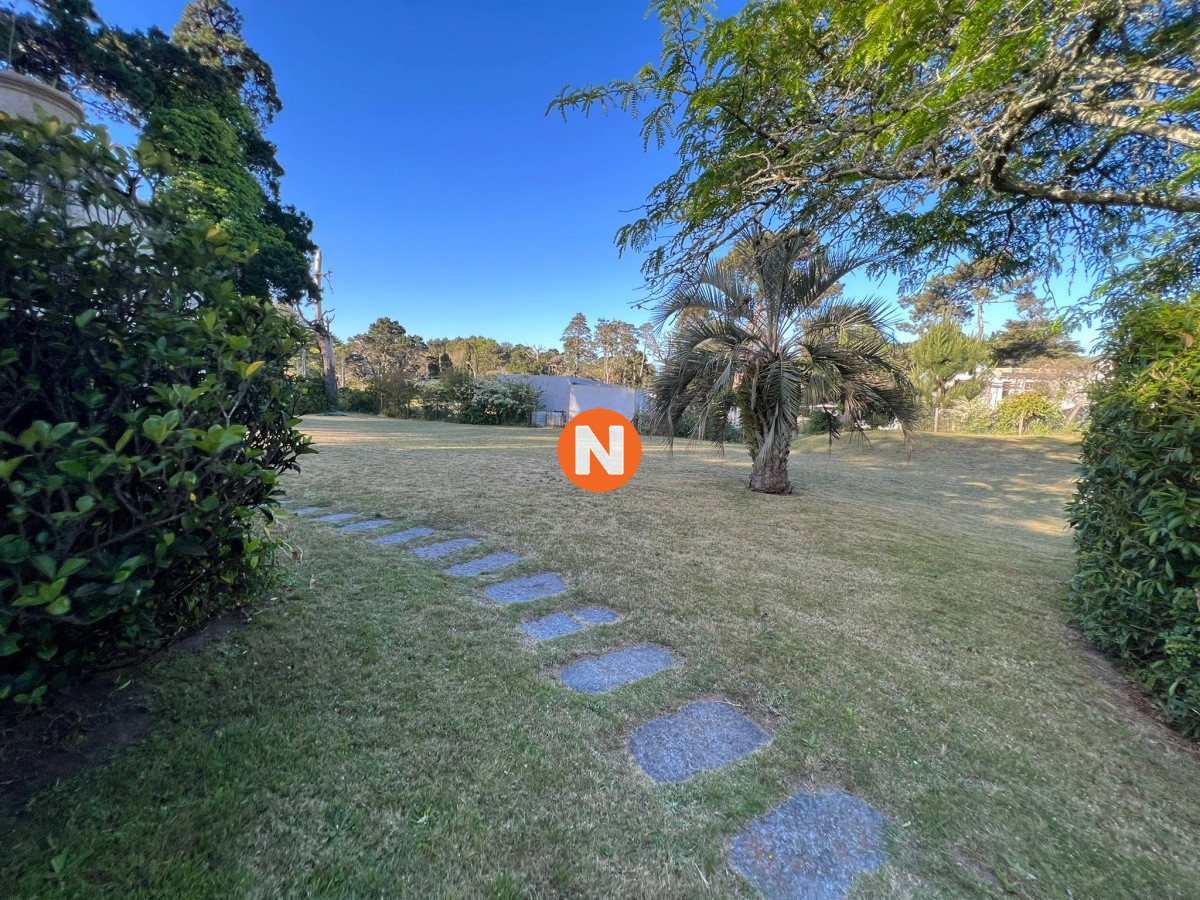 Casa Ref.225696 - Casa de 4 dormitorios en venta en Lugano, Punta del Este.