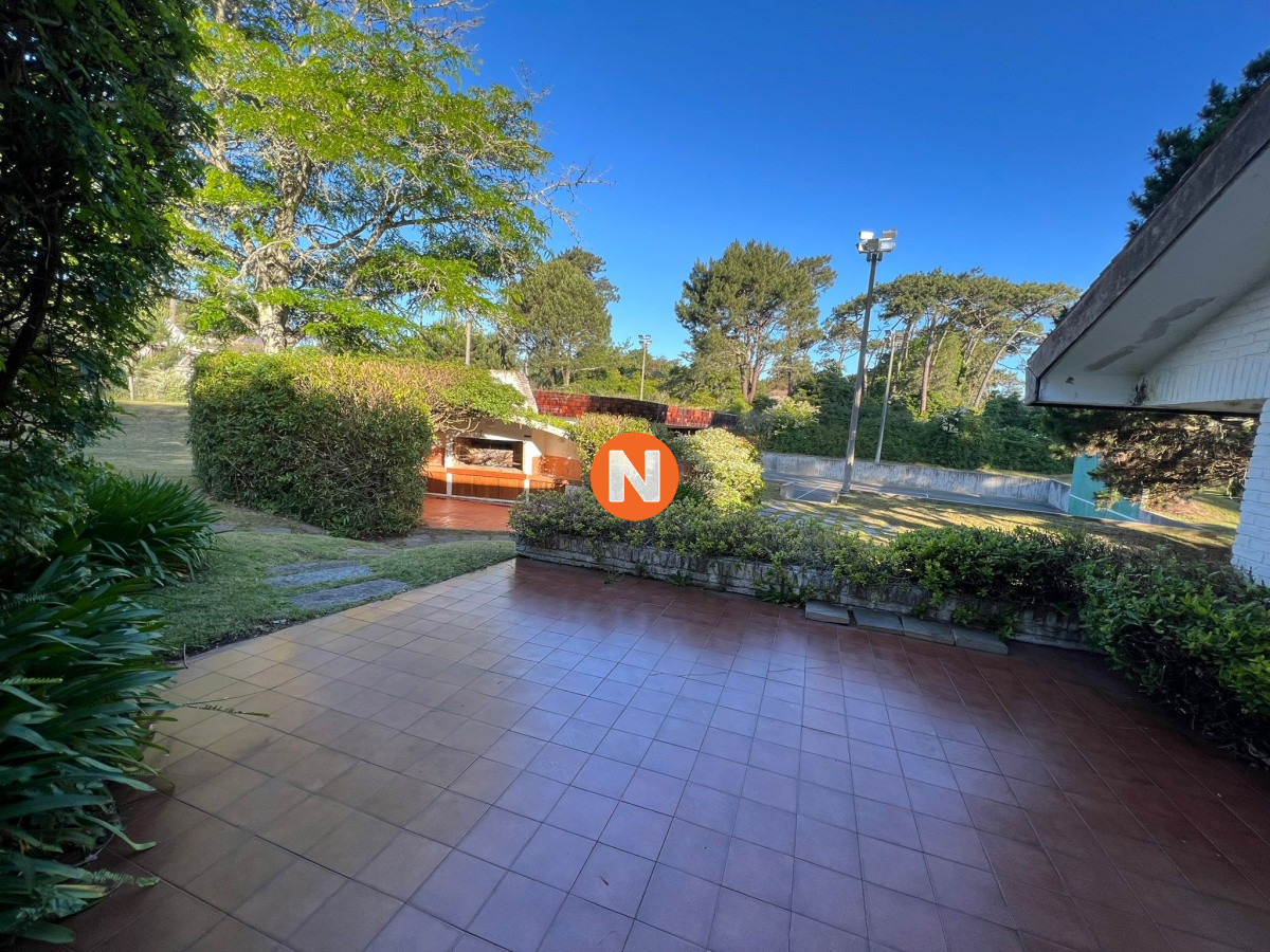Casa Ref.225696 - Casa de 4 dormitorios en venta en Lugano, Punta del Este.