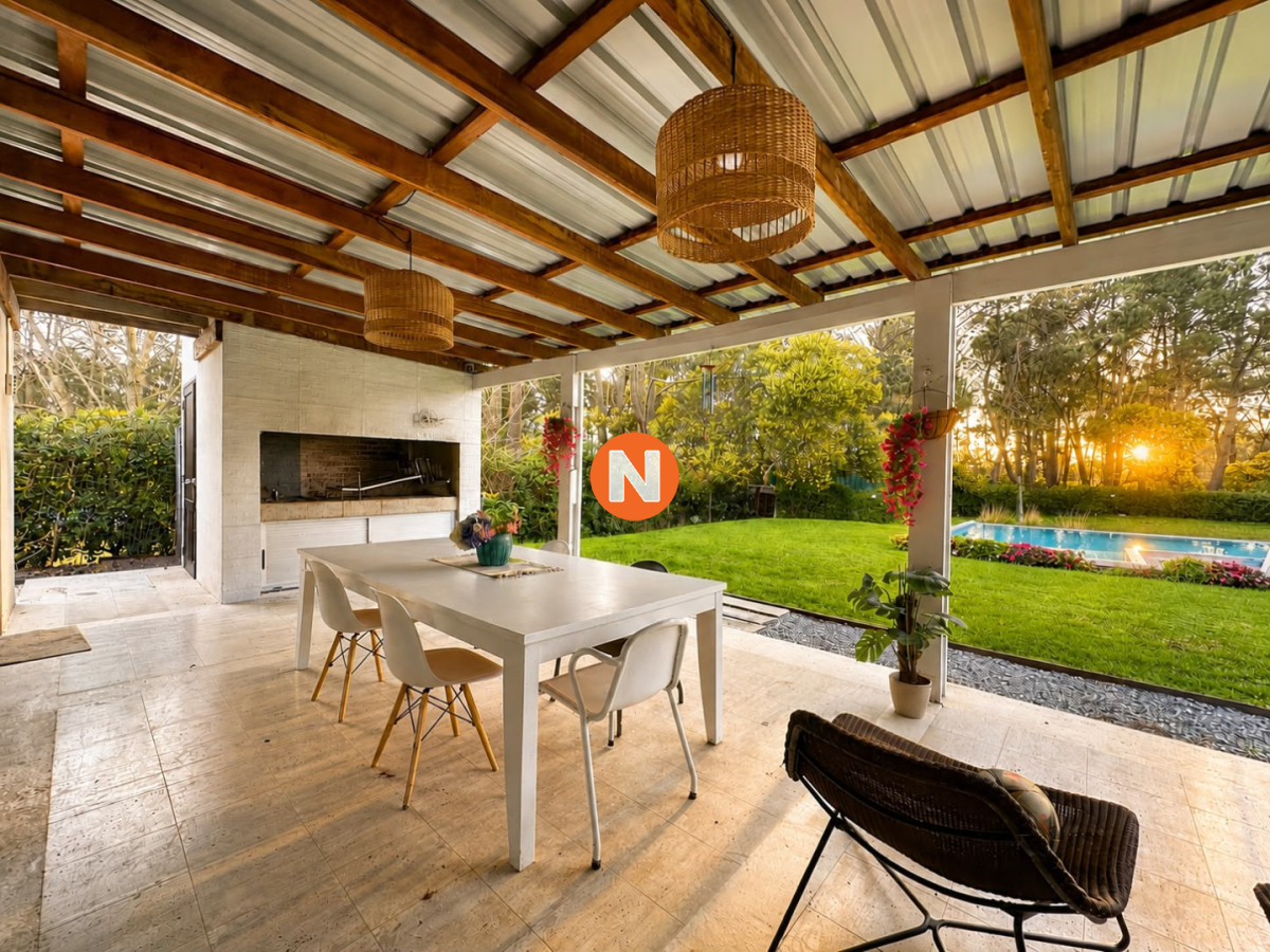 Casa Ref.225768 - Excelente propiedad en Venta de 4 dormitorios en Pinares, Punta del Este.