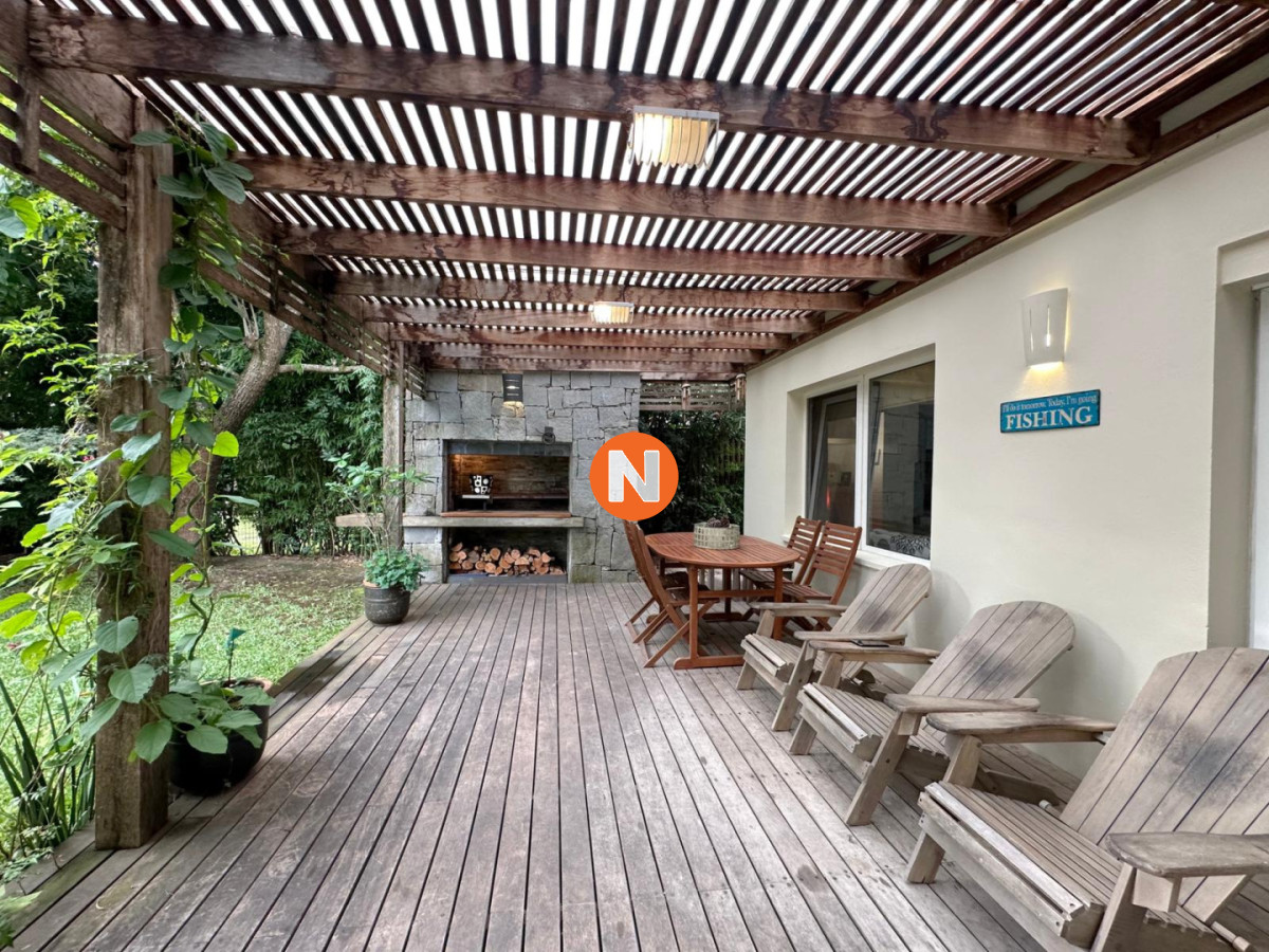 Casa Ref.225358 - Casa en Venta de 3 Dormitorios en Punta del Este, Zona Colegios
